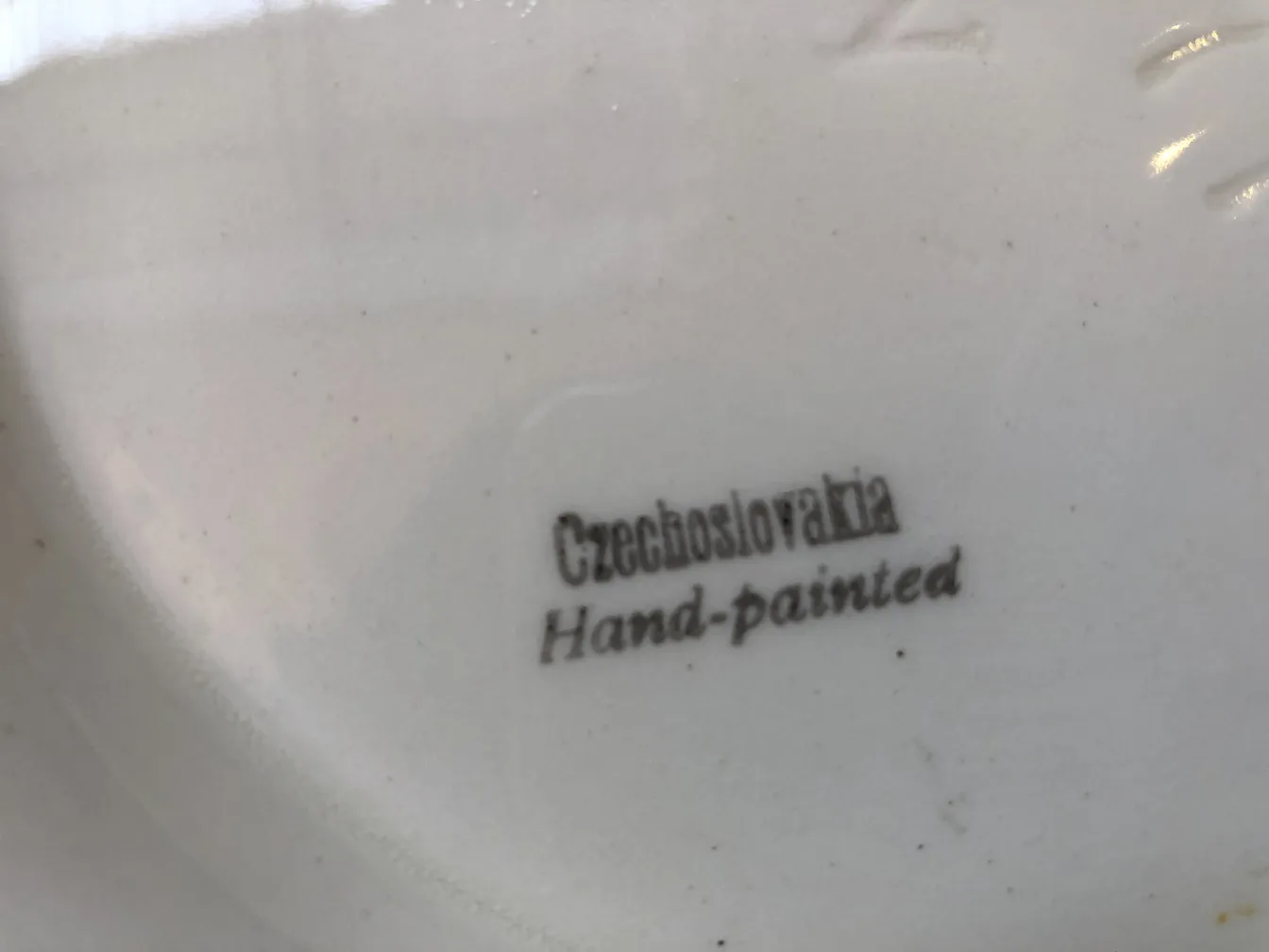 Ceramica antica, fatta a mano, dalla Cecoslovacchia. Dettagli visivi unici.