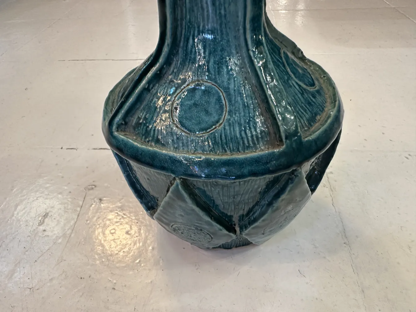 装饰性古典蓝色陶瓷，带有独特的图案