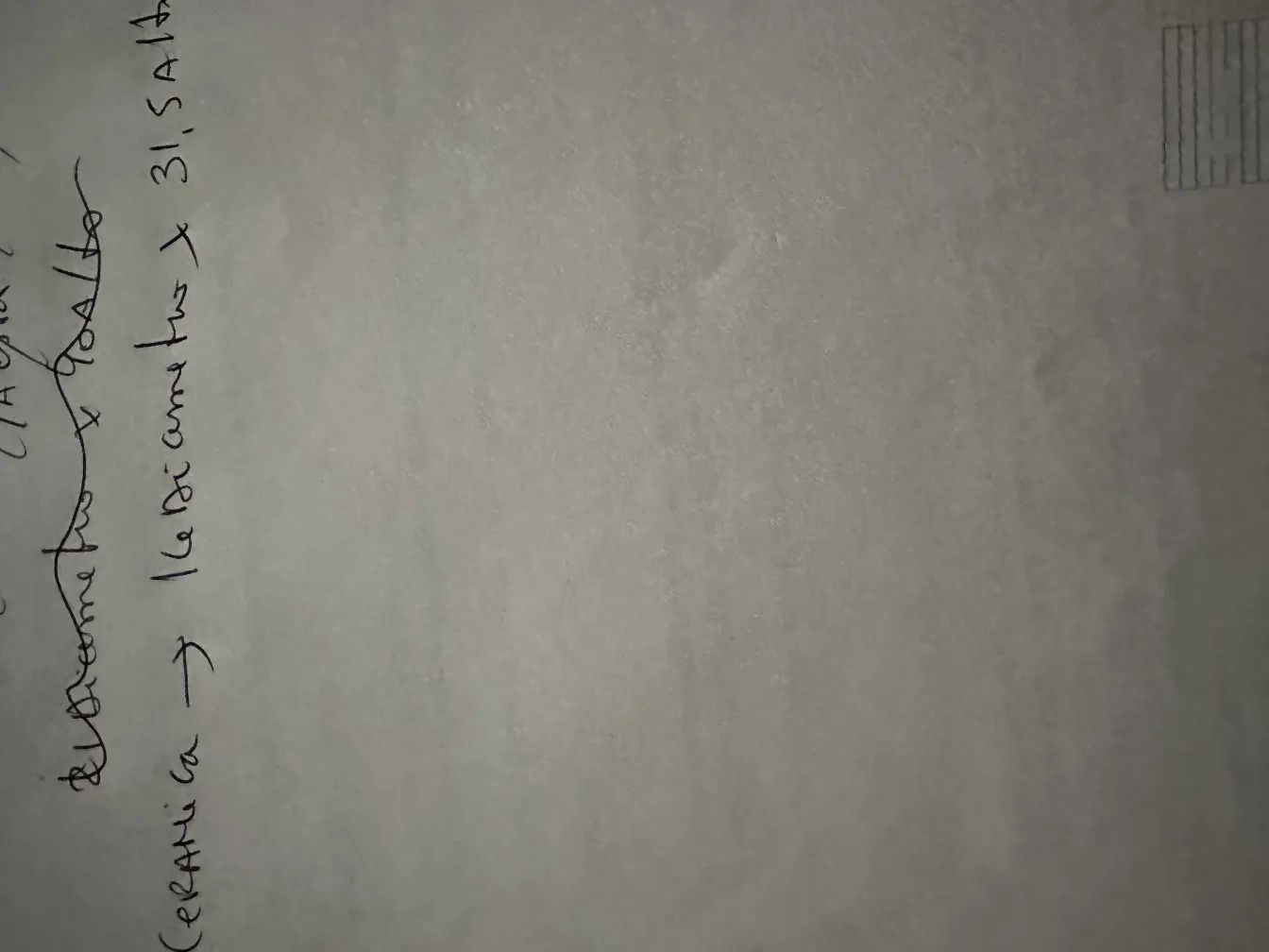 Céramique ancienne artisanale avec détails et inscriptions.