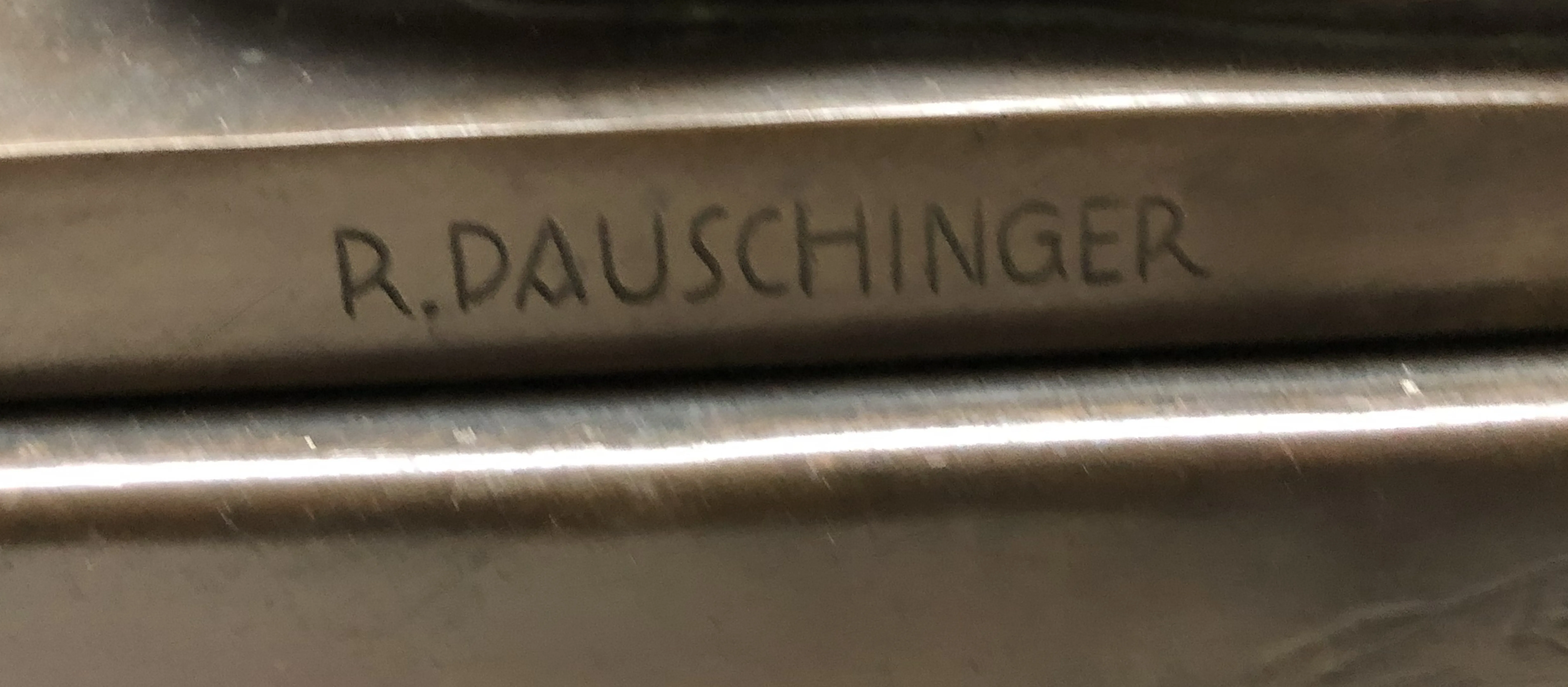 Antiguo sello de R. Pauschinger con detalles visibles