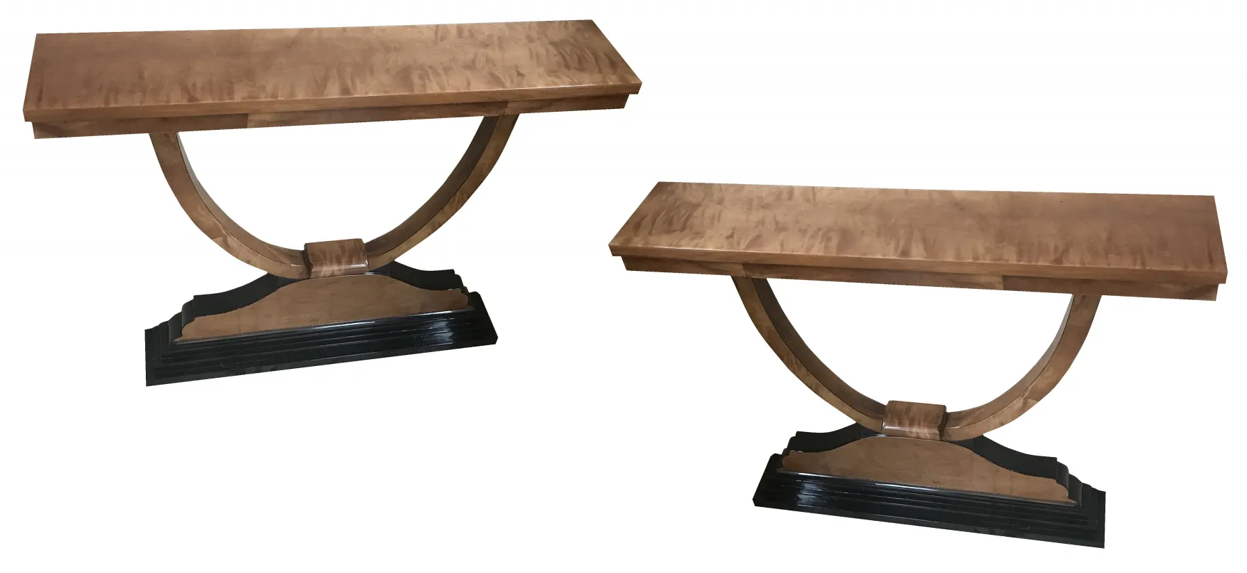 दो कंसोल टेबल