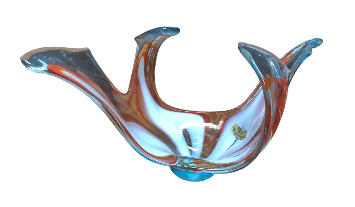 bellissimo vetro di murano con tonalità di blu e rosso in forma decorativa