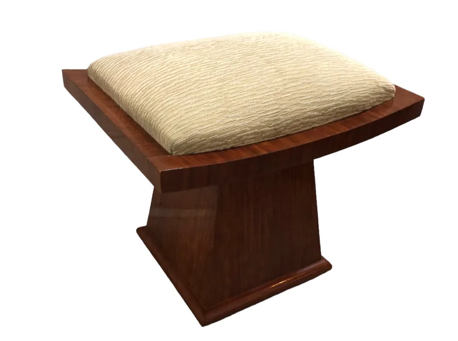 Sgabello antico decorativo con cuscino morbido