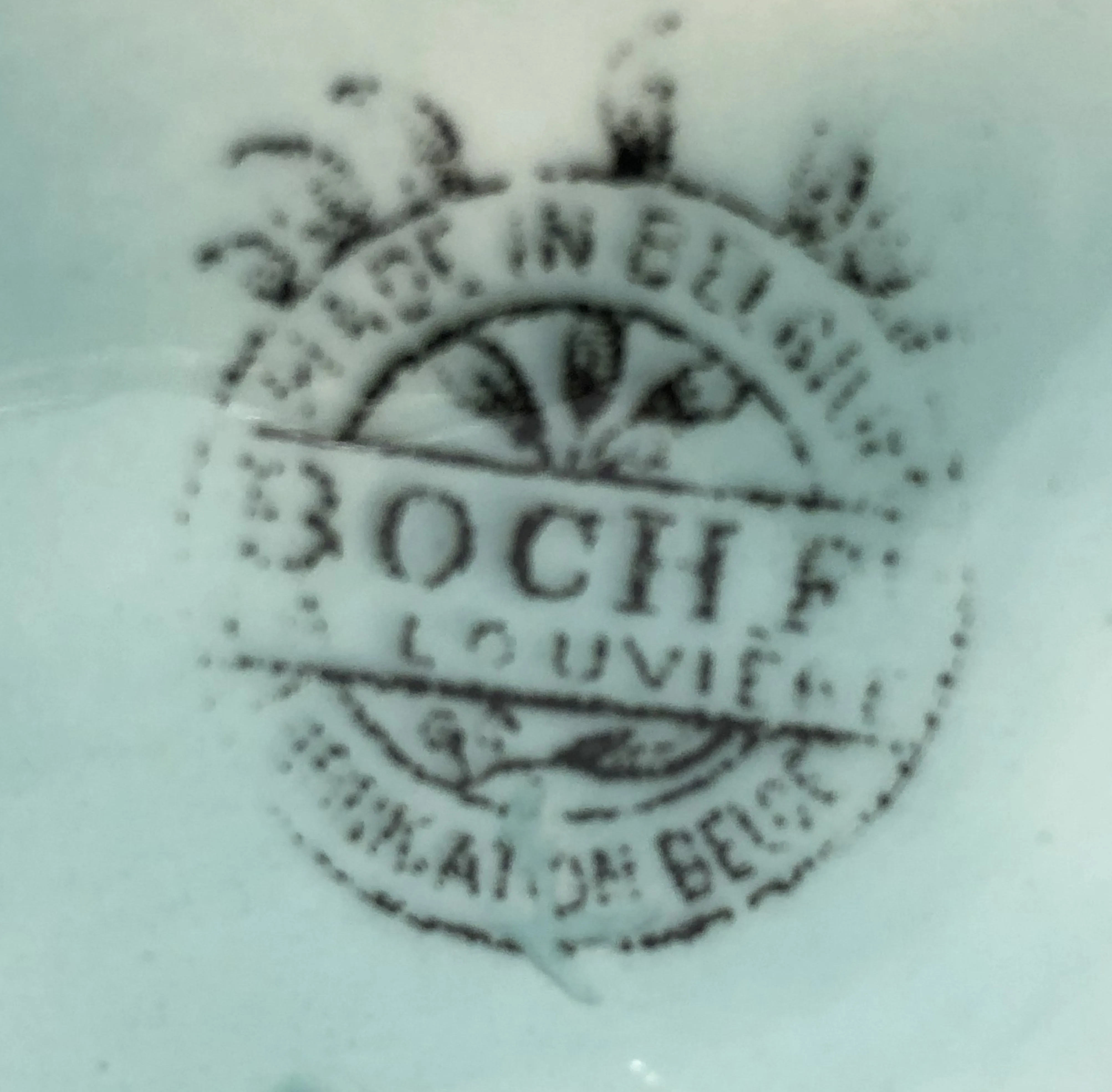 Dettaglio di un sigillo Boch antico con motivo floreale