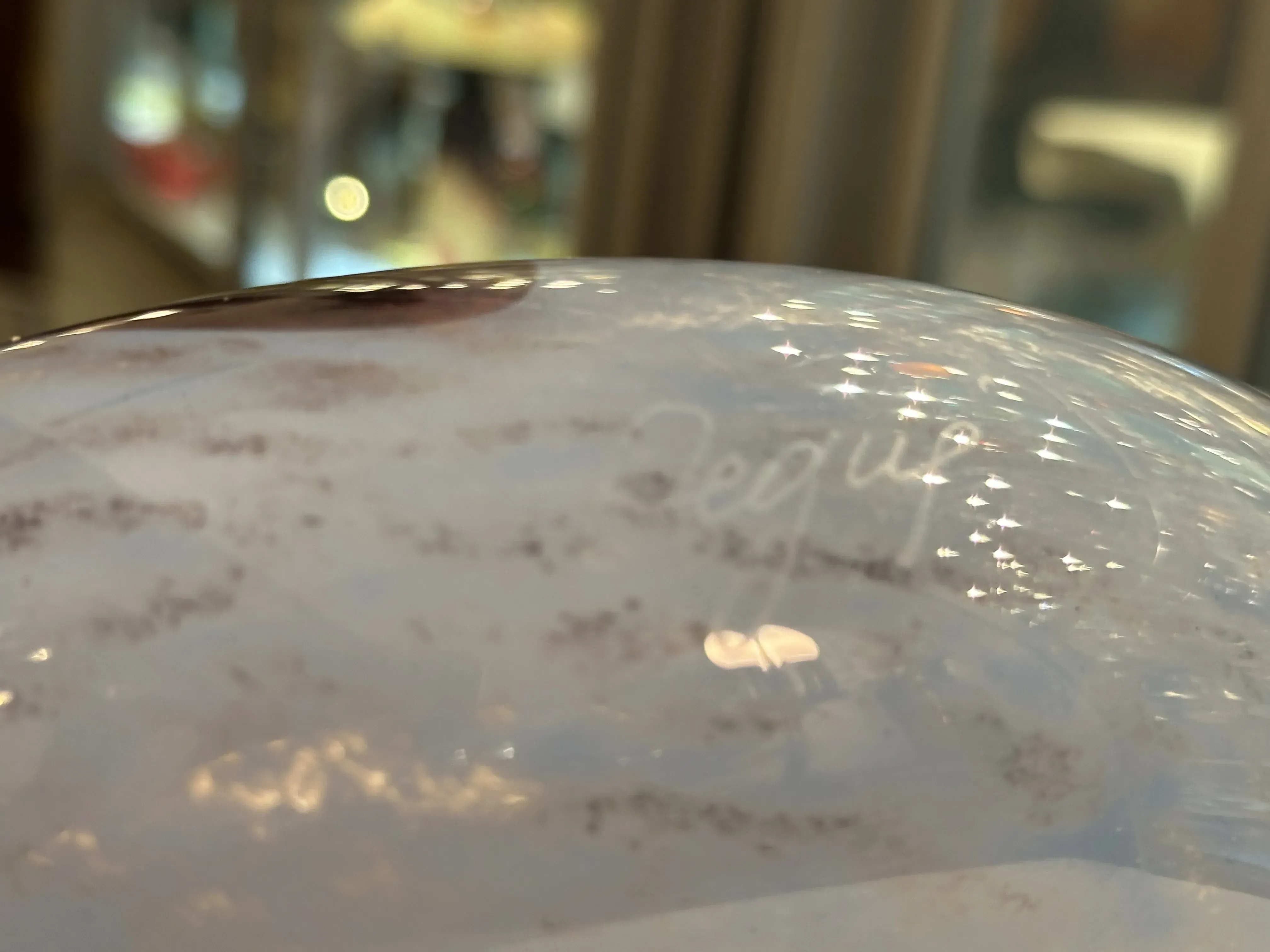sigillo Degué antico con iscrizione visibile e brillanti