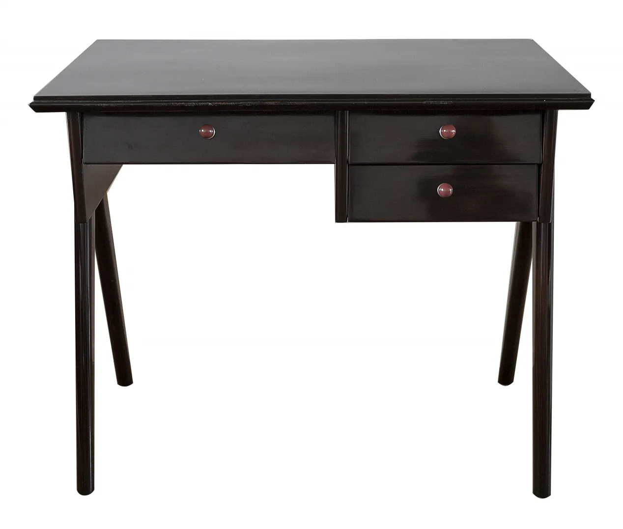 光沢のある表面と引き出しの詳細を持つ古いデスク