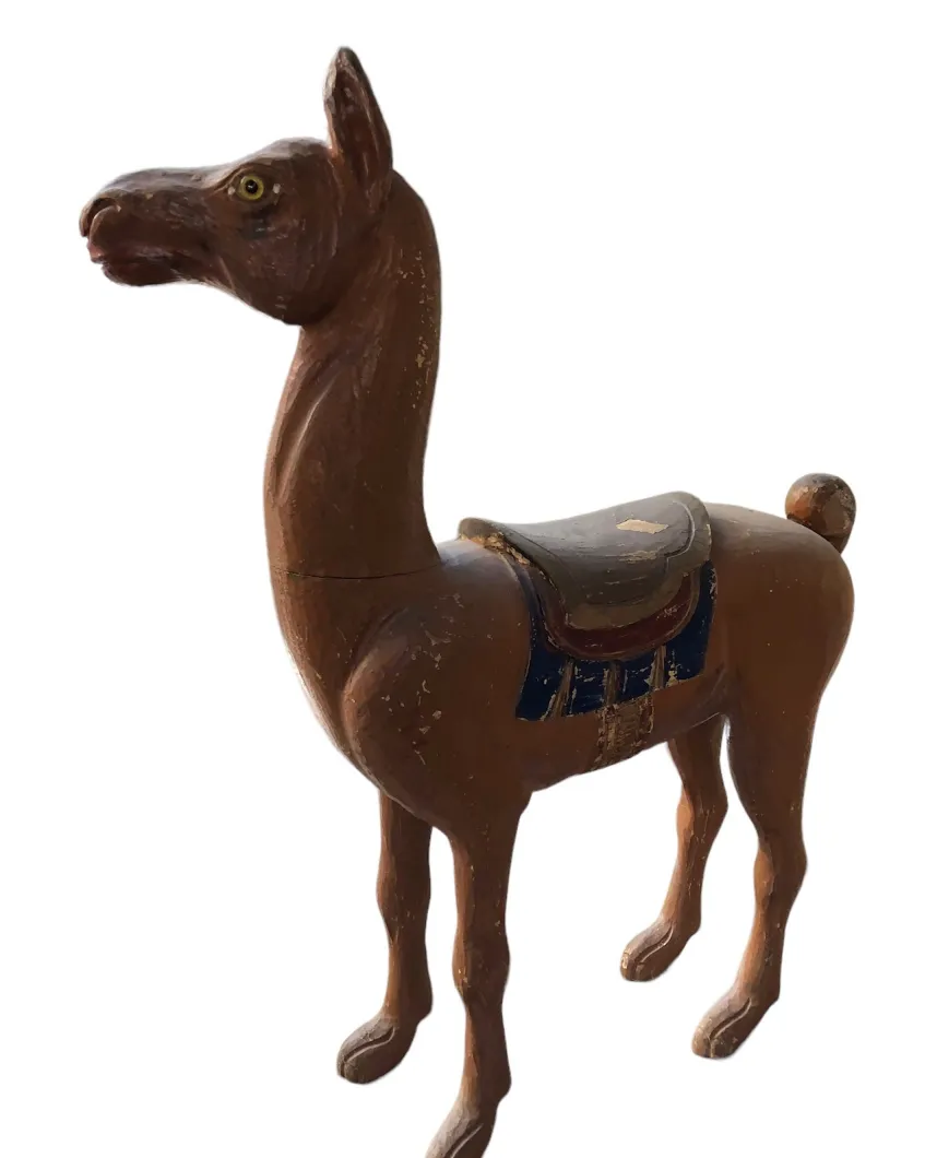 青い鞍のある古代のラマ装飾品