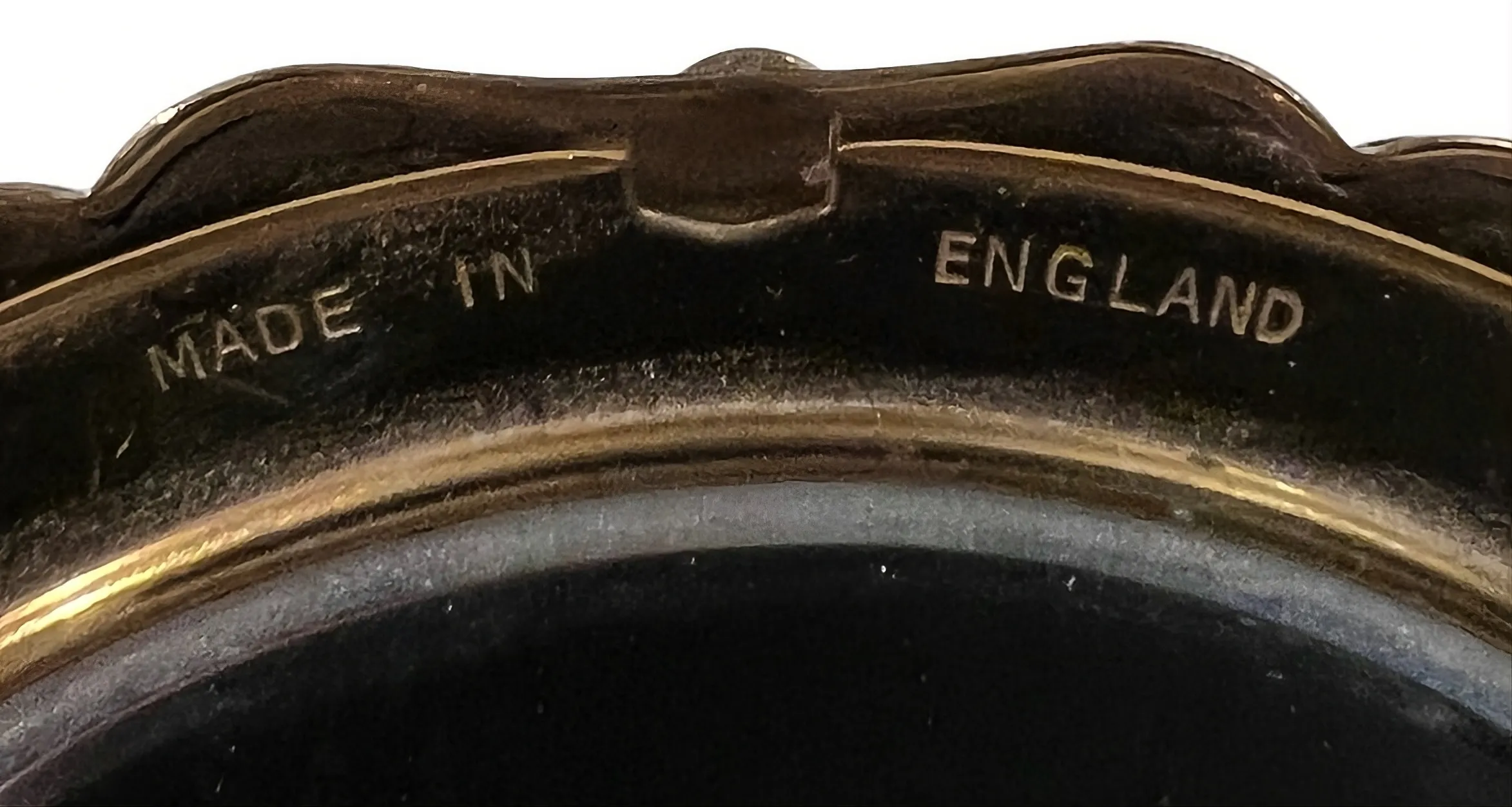 古い印章にmade in englandの彫刻、細かいディテール