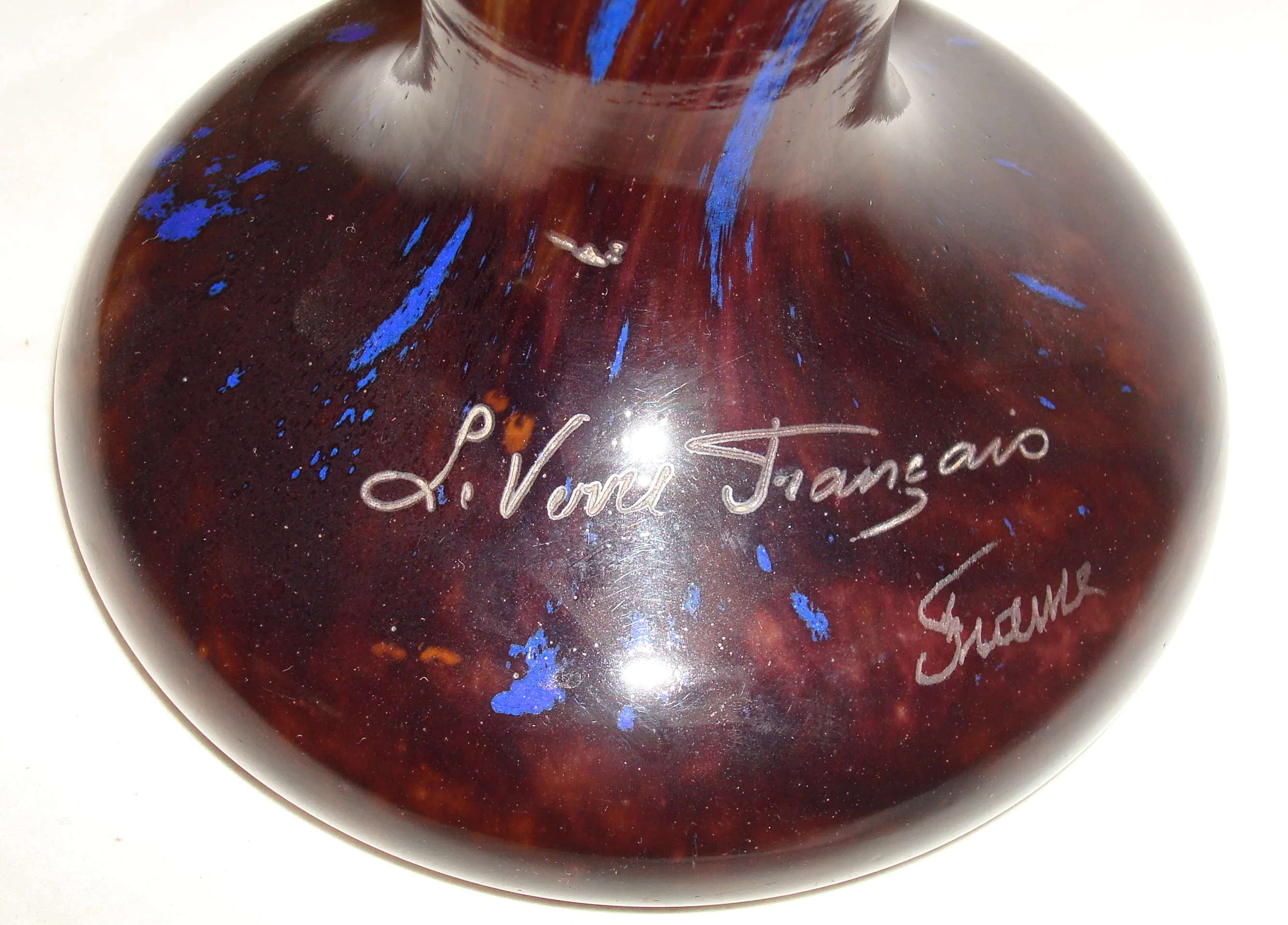 고대 도장 le verre francais의 파란색 디테일