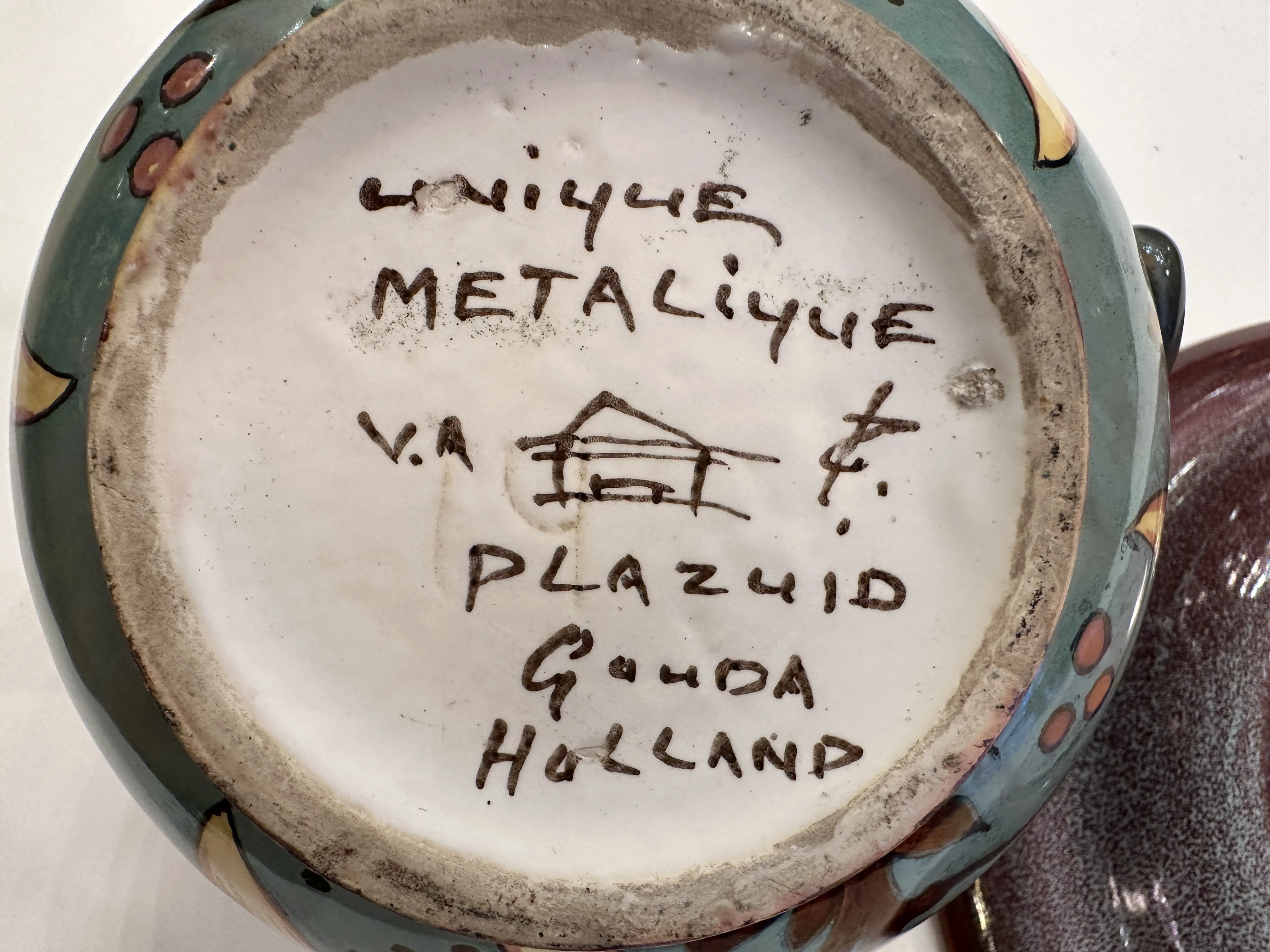 старинная печать Plazuid с надписью на дне