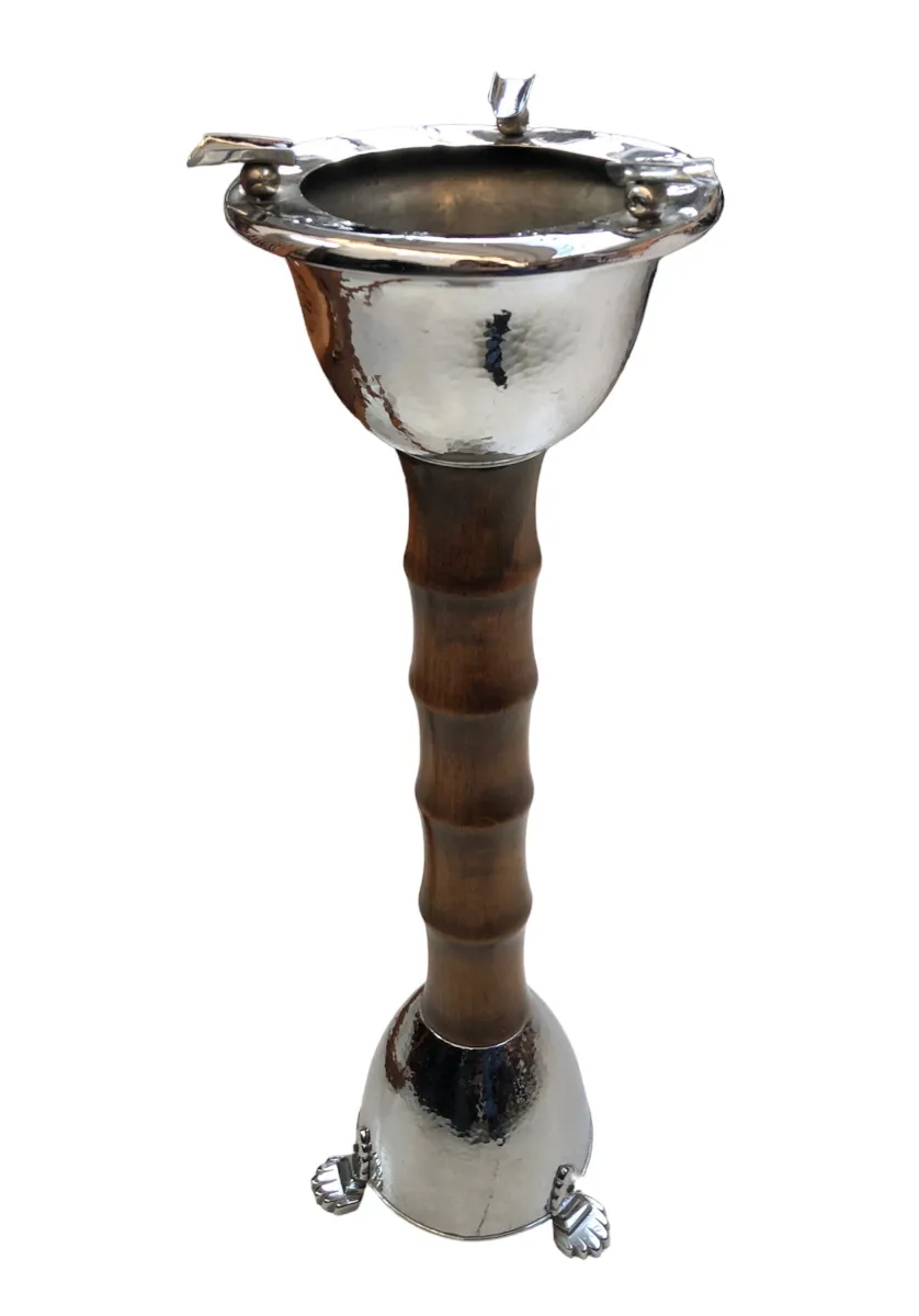 منفضة سجائر واقفة