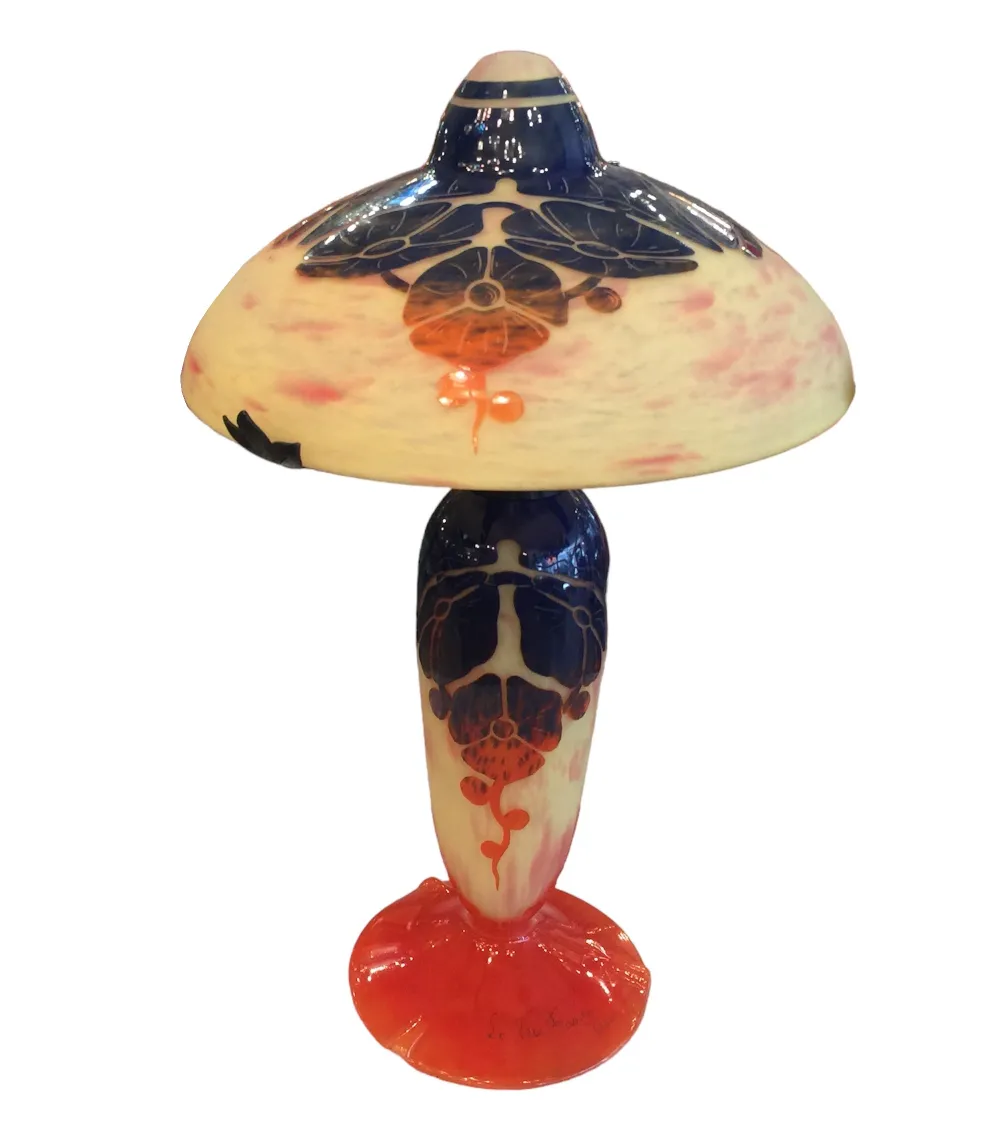 زجاج موقّع (Le Verre) (فرنسي)